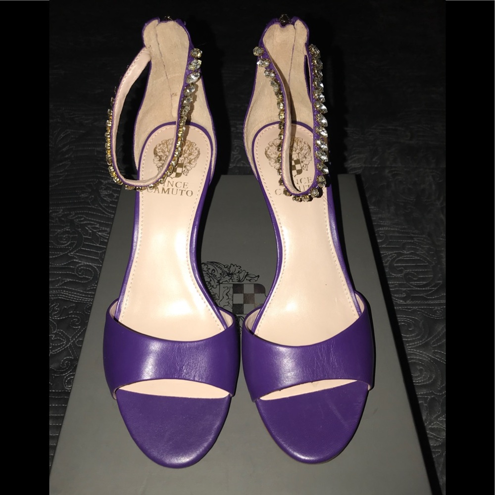 NWT Vince Camuto Izara Sandals - SZ 7.5